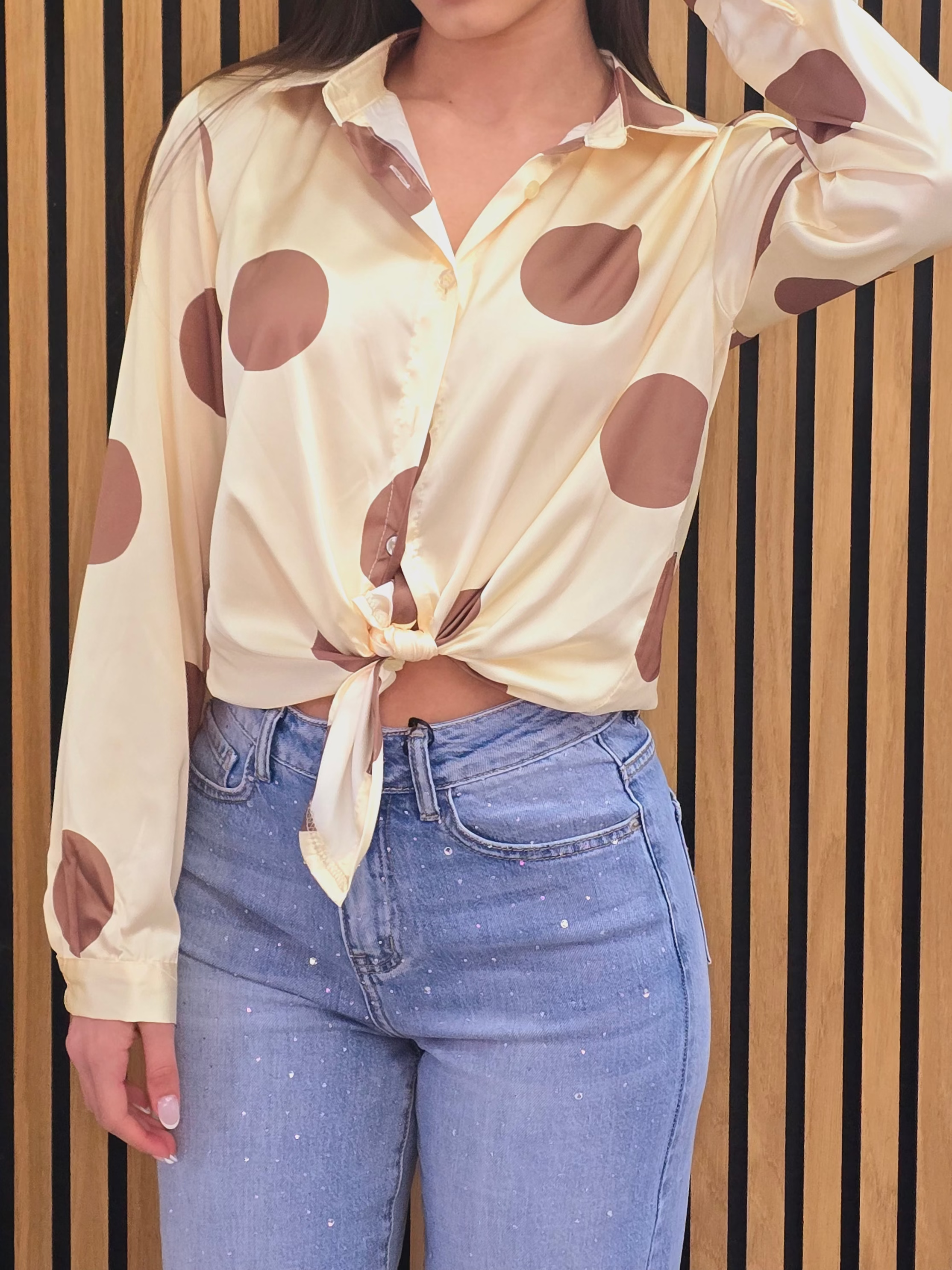 👉 Camicia satinata a pois gialla e bianca