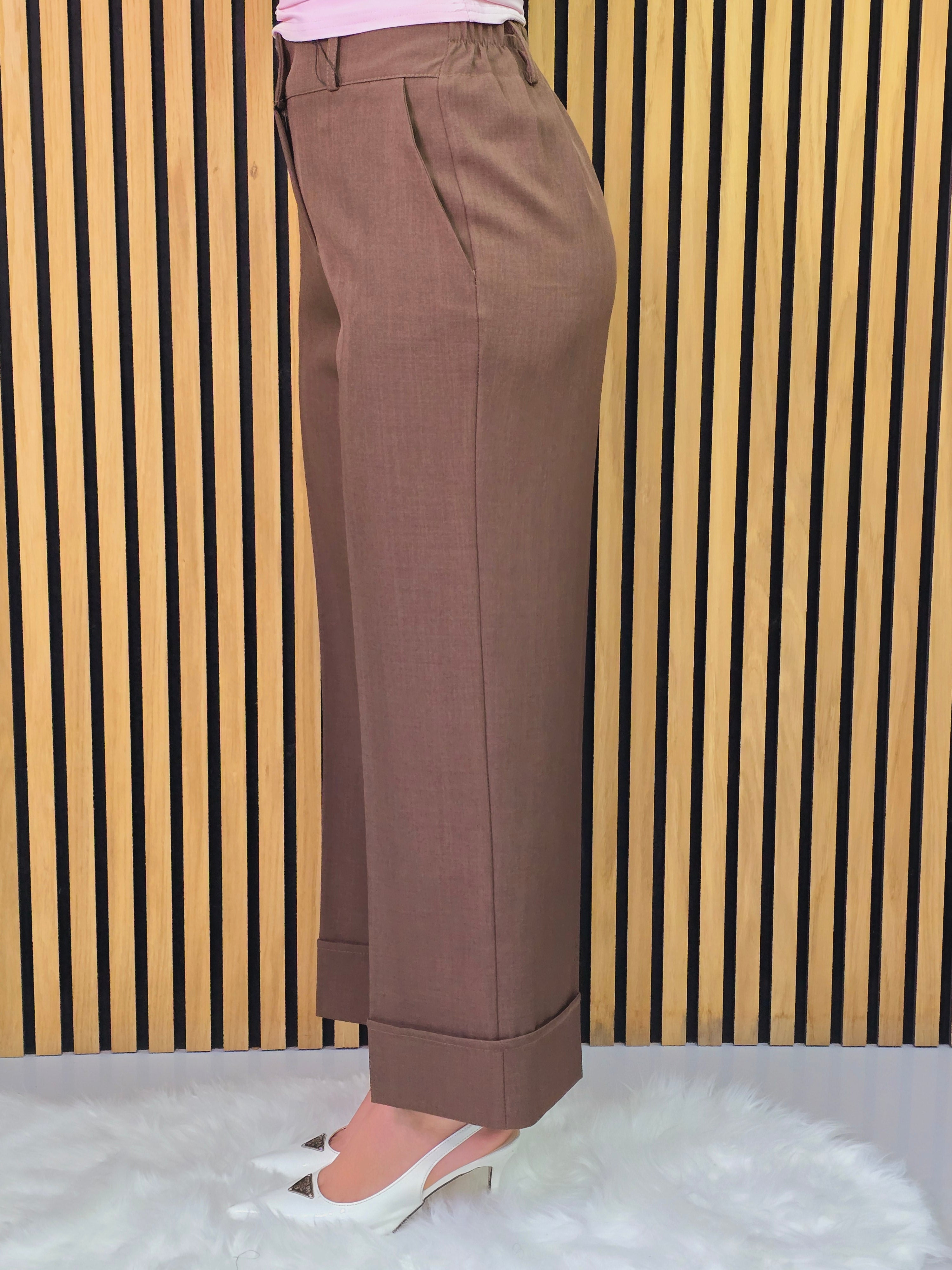 👉 Pantalone elegante vita alta marrone – Taglio ampio