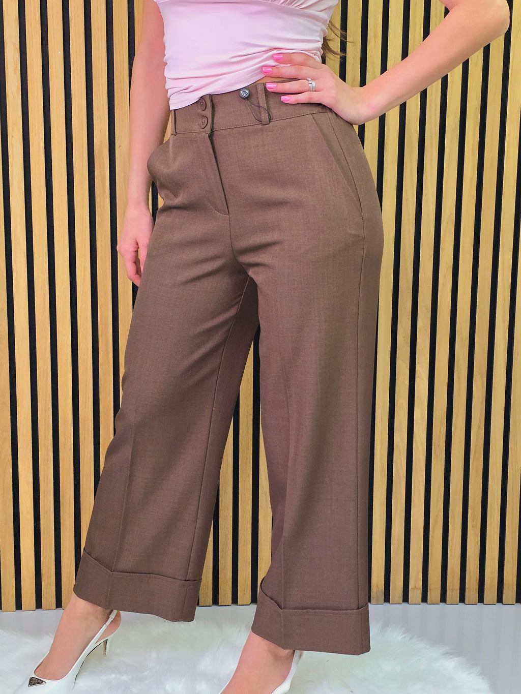👉 Pantalone elegante vita alta marrone – Taglio ampio