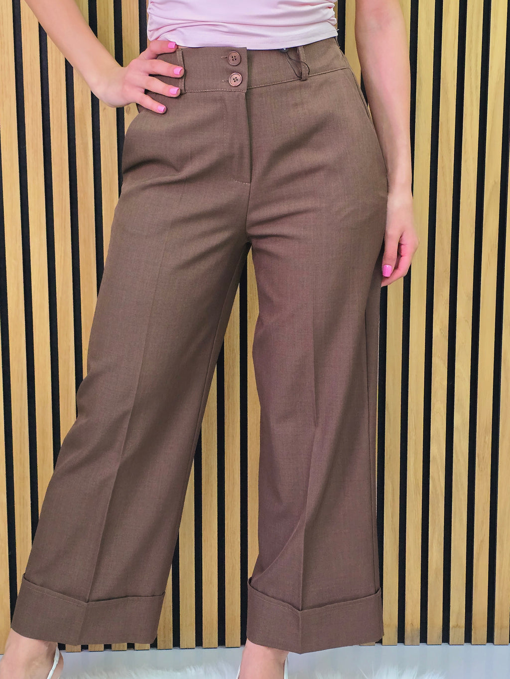 👉 Pantalone elegante vita alta marrone – Taglio ampio