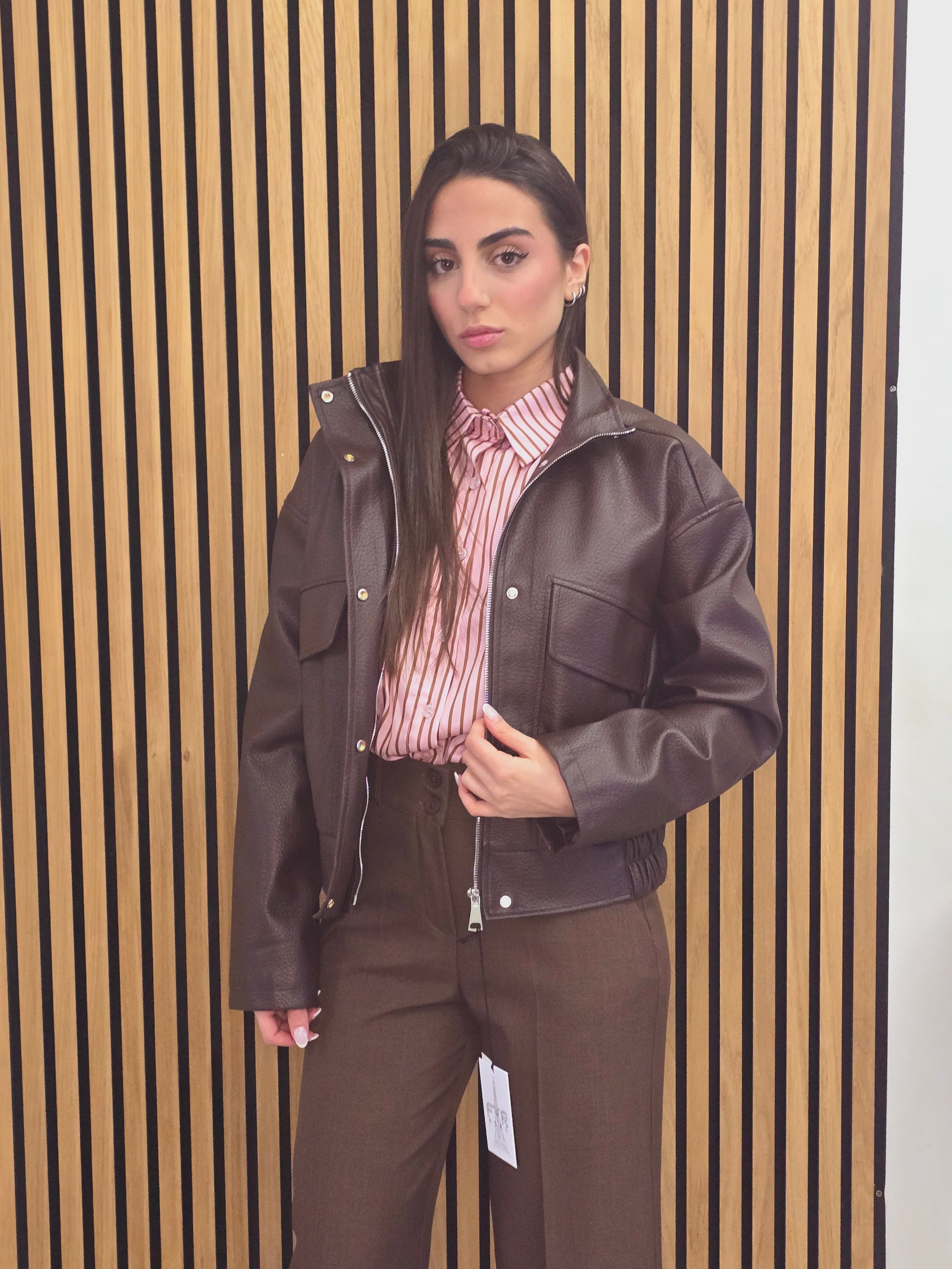 👉 Pantalone elegante vita alta marrone – Taglio ampio